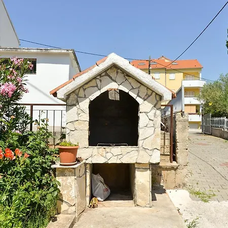 Nora Apartman *