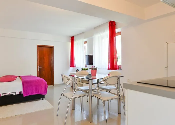 Nora Apartman Zára